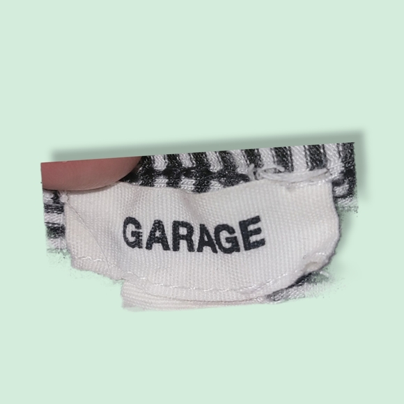 Stripped V-neck Long Sleeve Tee - Picture 3 of 3